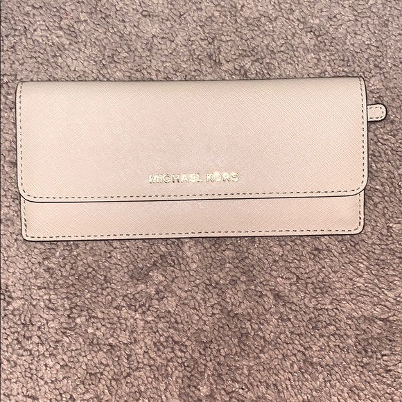 michael kors wallet bisque
